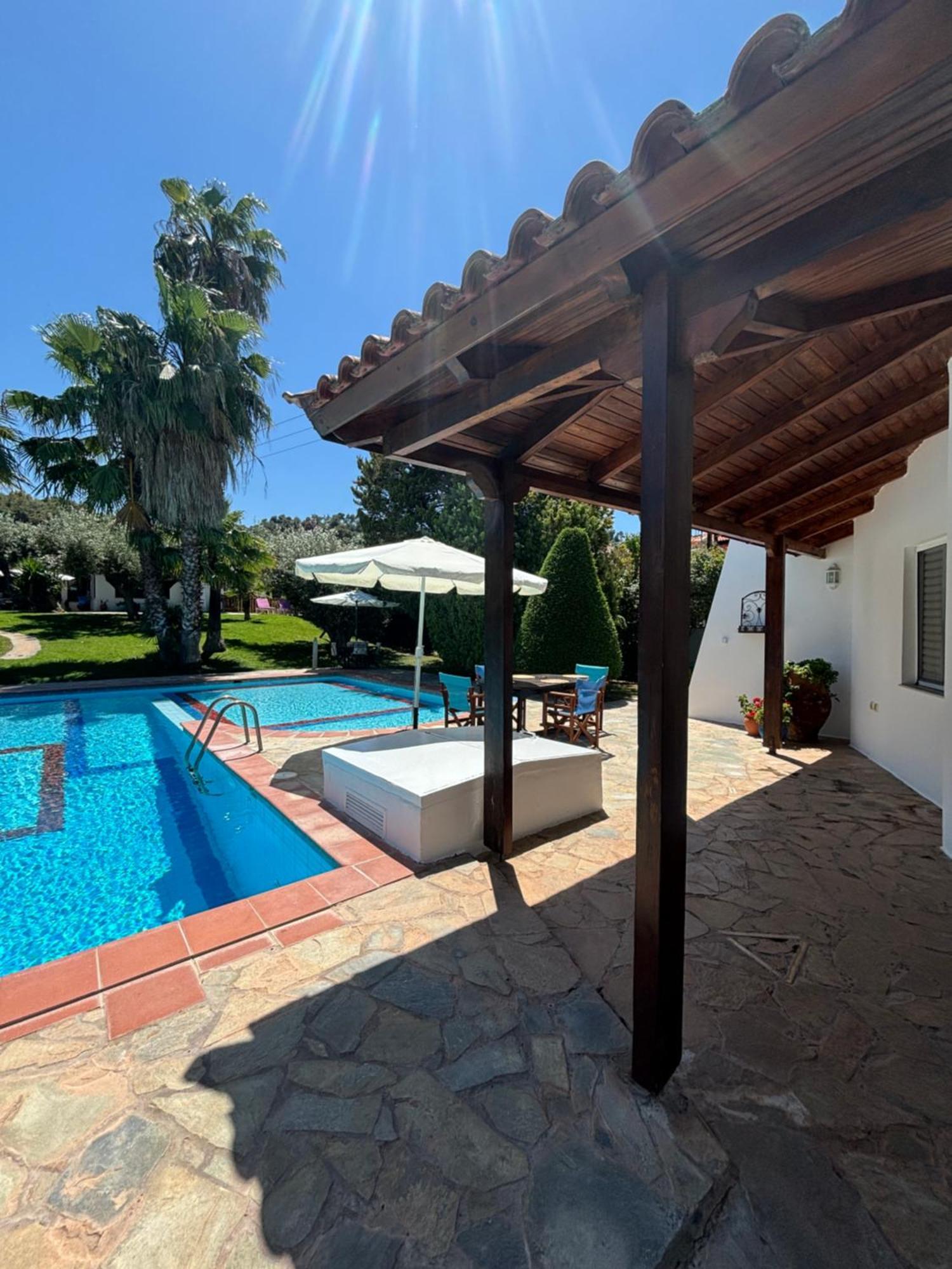 Country House With Pool And Big Garden Oropos Eksteriør bilde