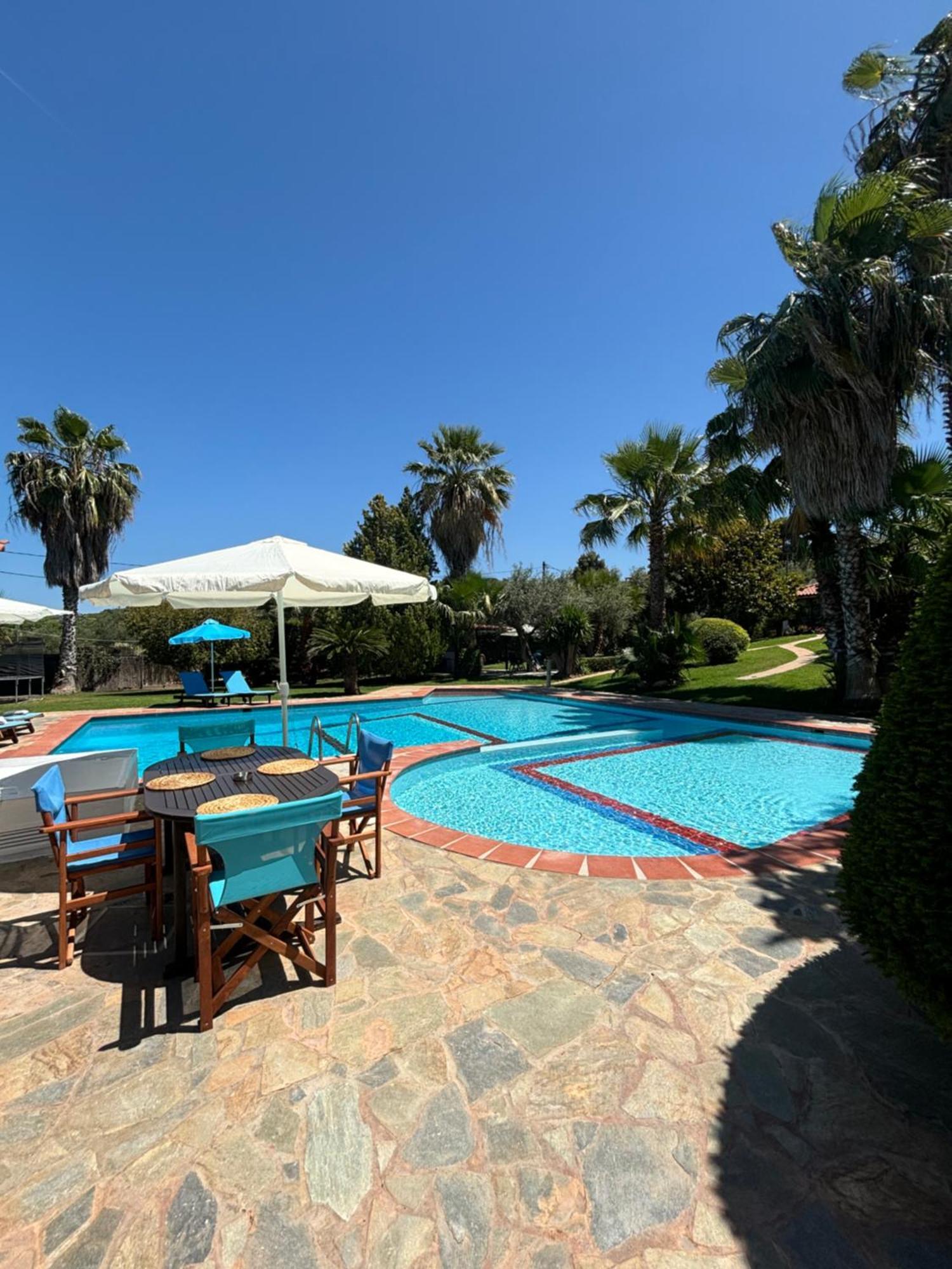 Country House With Pool And Big Garden Oropos Eksteriør bilde